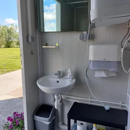 Campsite Stunde Hoeve, Kleinschalig Verblijf In Een Caravan Omringt Door Rust En Ruimte Oudesluis (North Holland)