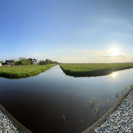 Stunde Hoeve, Kleinschalig Verblijf In Een Caravan Omringt Door Rust En Ruimte Camping Oudesluis (North Holland)