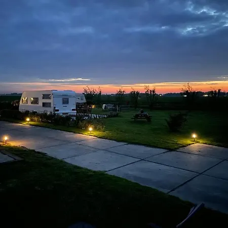 Stunde Hoeve, Kleinschalig Verblijf In Een Caravan Omringt Door Rust En Ruimte Oudesluis (North Holland)