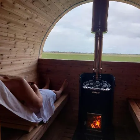 Stunde Hoeve, Kleinschalig Verblijf In Een Caravan Omringt Door Rust En Ruimte