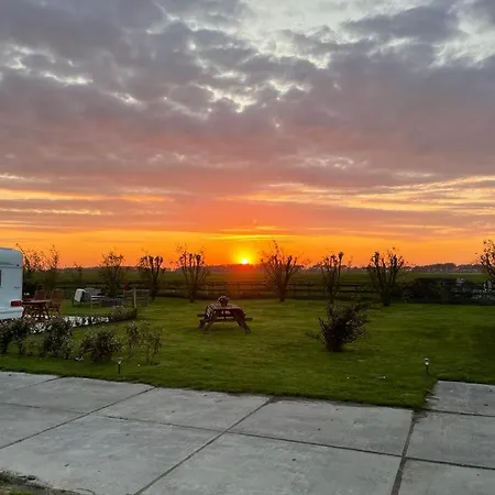 Campsite Stunde Hoeve, Kleinschalig Verblijf In Een Caravan Omringt Door Rust En Ruimte