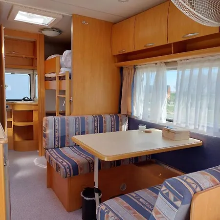 Stunde Hoeve, Kleinschalig Verblijf In Een Caravan Omringt Door Rust En Ruimte Oudesluis (North Holland)