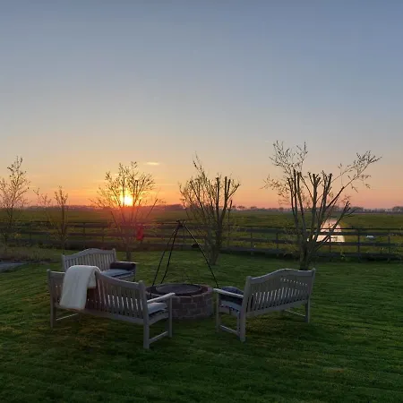 Campsite Stunde Hoeve, Kleinschalig Verblijf In Een Caravan Omringt Door Rust En Ruimte Oudesluis (North Holland)