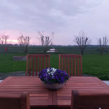 Stunde Hoeve, Kleinschalig Verblijf In Een Caravan Omringt Door Rust En Ruimte * Oudesluis (North Holland)